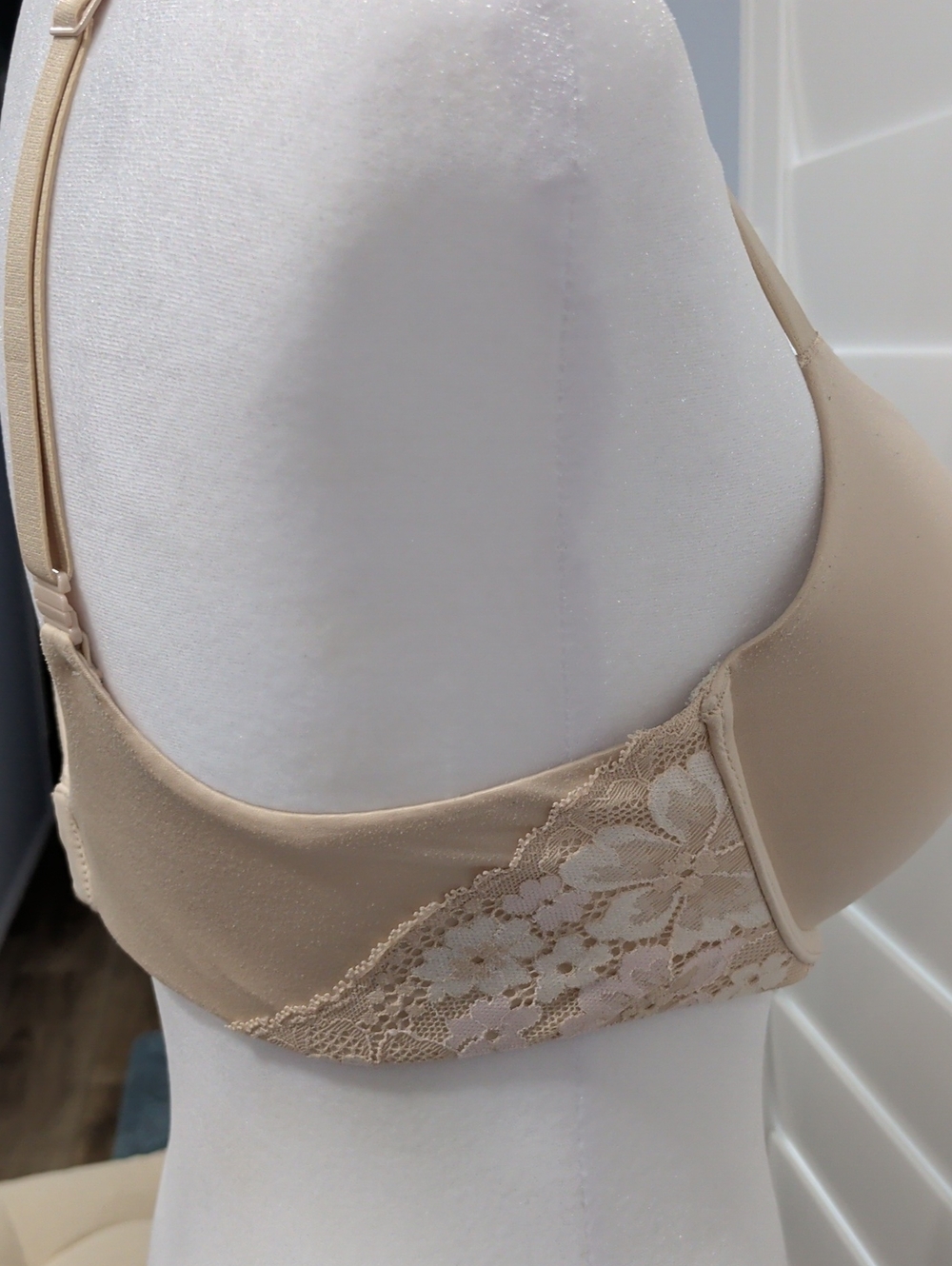 Body By Victoria Secret Push-up Bra Nude Color With Lace And Adjustable Straps. - Picture 5 of 8